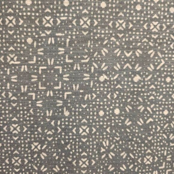 NWOT L.L. BEAN V-neck Flattering Elbow length Top in Spring Green: Comfy Effort - Picture 3 of 5